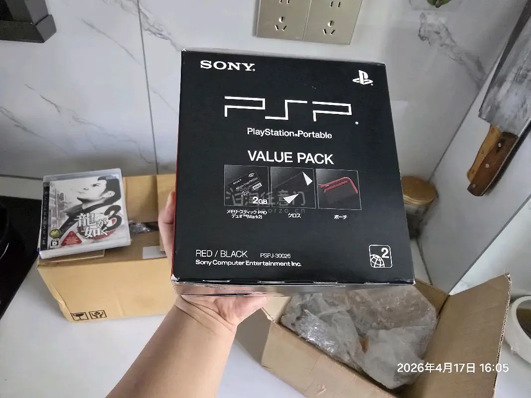 好评，新品，成色不错哦，颜色限定版本，红黑色，成色还是不错，还是开过机的，算是成色不错的了，收藏了。