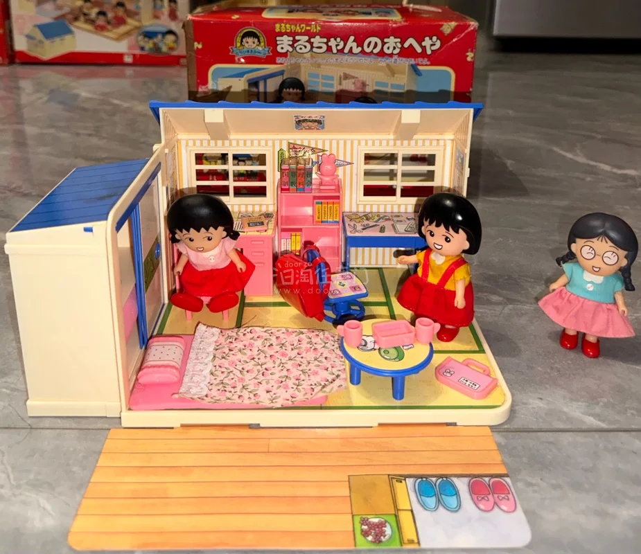 又在挖煤姬买买买啦
这次买了小丸子大家的学校、热闹的丸子家、小丸子的房间，一下子多了好多小玩偶，感觉好热闹[大笑R][大笑R]
收快递的时候超大一箱，都平安到家啦，一点没有破损