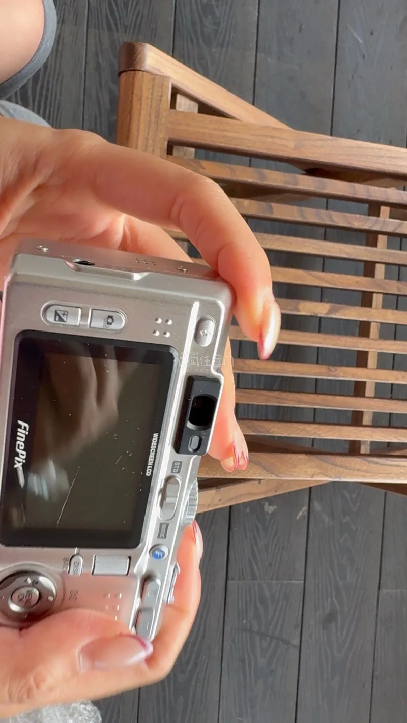 在挖煤姬淘CCD真的太香了！平台界面友好，一键翻译对日语小白太友好，逛煤炉毫无压力。物流速度超快，包裹加固得严严实实，拆的时候好费劲拆了半天，收到时相机成色比预想的还要好，完全没磕碰。下次还来！