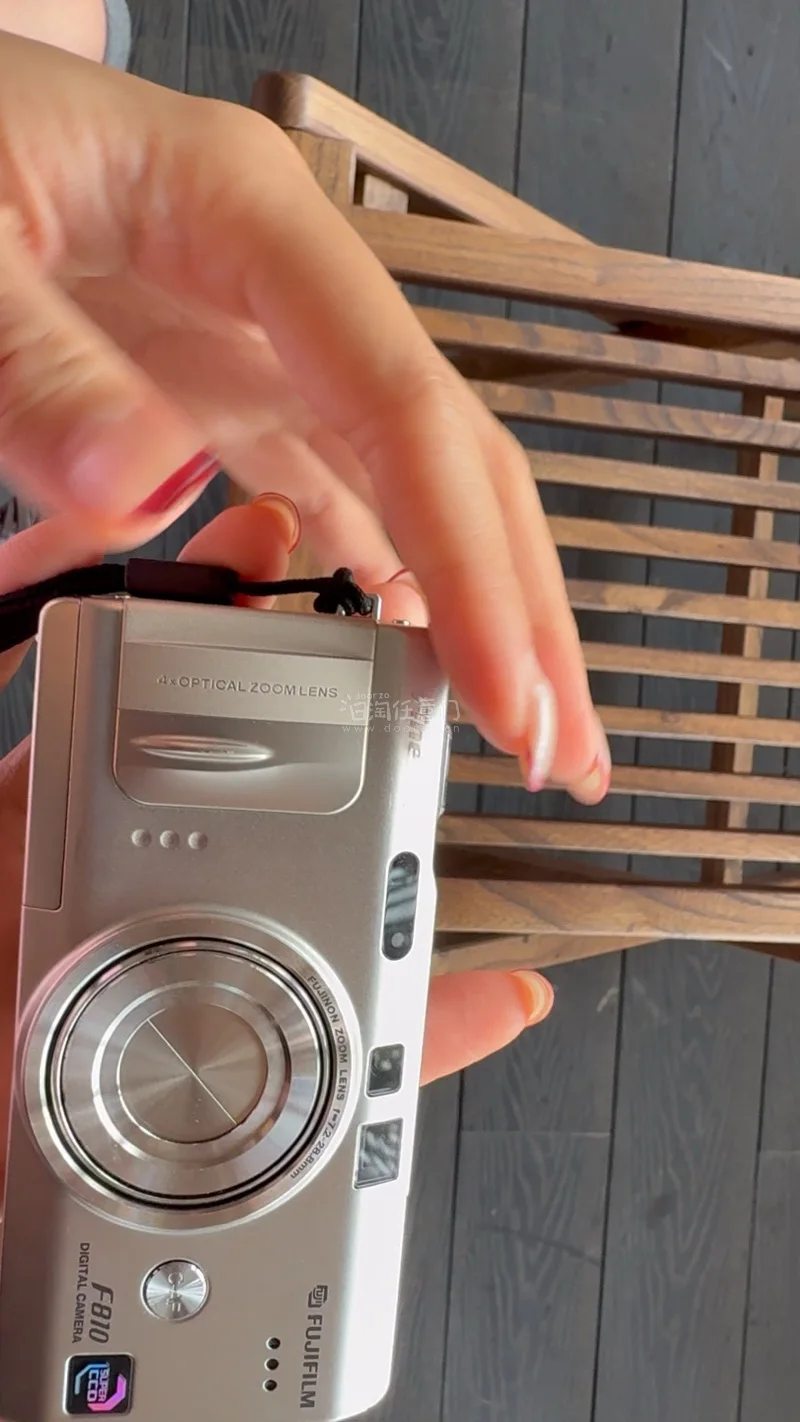 在挖煤姬淘CCD真的太香了！平台界面友好，一键翻译对日语小白太友好，逛煤炉毫无压力。物流速度超快，包裹加固得严严实实，拆的时候好费劲拆了半天，收到时相机成色比预想的还要好，完全没磕碰。下次还来！