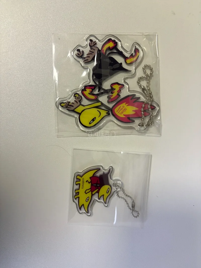 哈哈～撒谎精和坏东西搞怪挂件，也是太萌了！这对cp真的是一对活宝！笑死了！小挂件也很可爱！萌萌的～骑着变形撒谎精要去哪里哇～