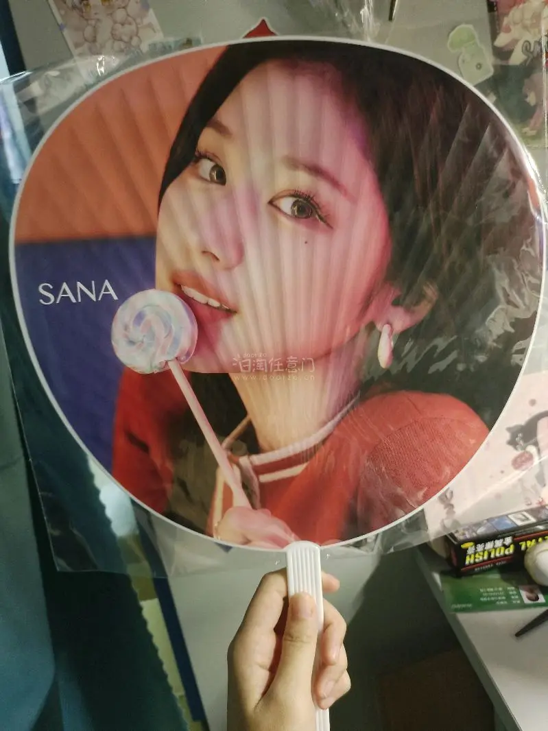 这次选择了日本邮政epl，物流还是很快的，可惜卡在海关让我提交了申报材料，还好没有超过税先，包装也很不错扇子也没有瑕，期待下次购物