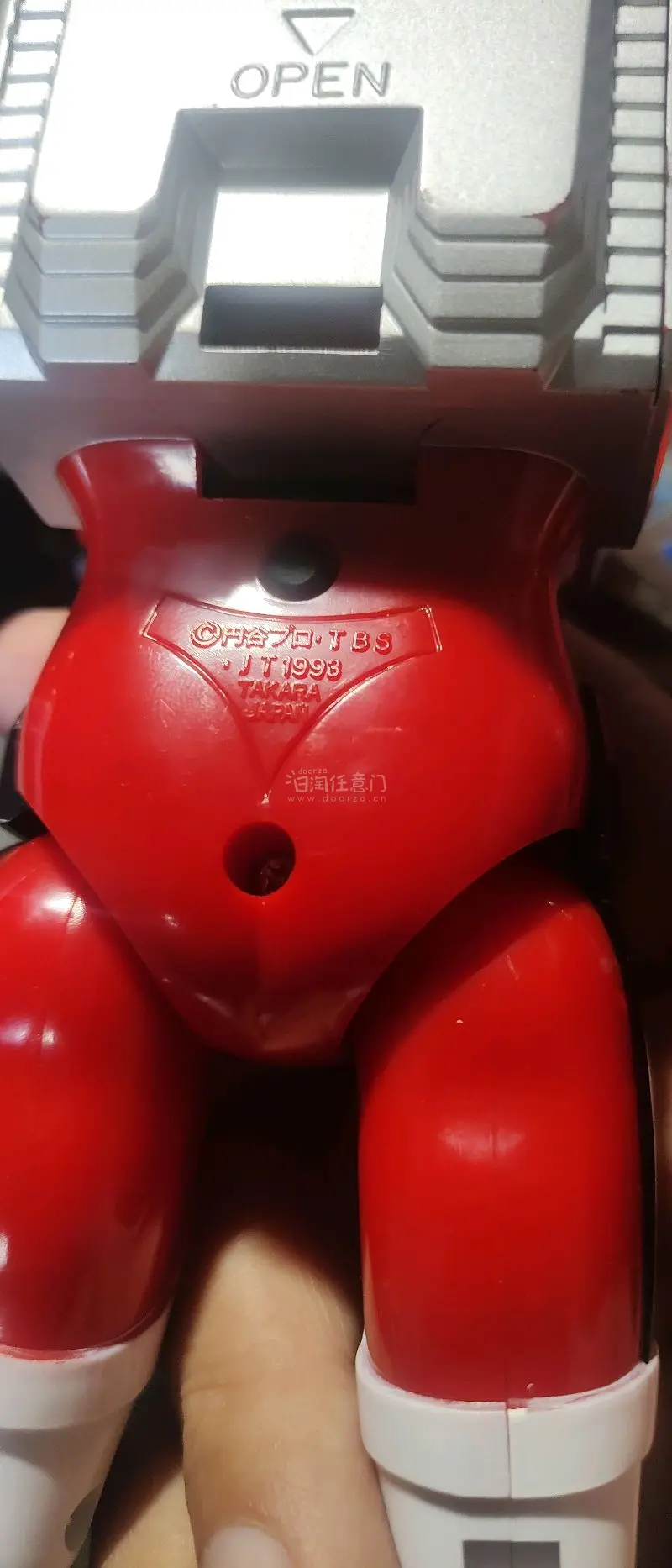 近日通过日淘平台购入Takara 1997年出品DX版雷电古利特。商品为中古款，主体成色尚可，部分配件有轻微使用痕迹，无明显缺损。下单到收货约两周，物流稳定，包装严实，无运输磕碰。商品与平台描述基本一致，合体结构与关节松紧度符合该年代玩具常态。整体流程顺畅，无额外税...