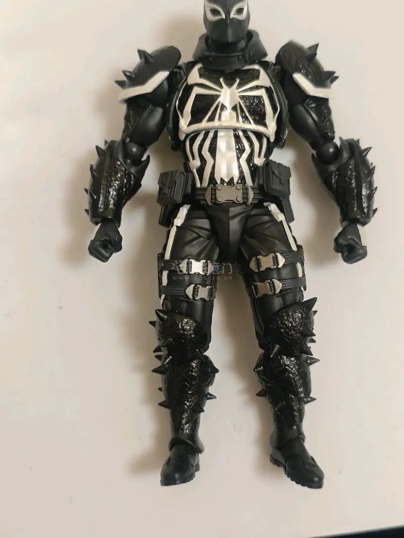 本次分享的是海洋堂惊奇山口毒液特工，这款做工很棒，关节极其丝滑，非常舒适，配件超多，量大管饱，海洋堂玩具中非常推荐的一款，感谢日淘任意门让我买到了它