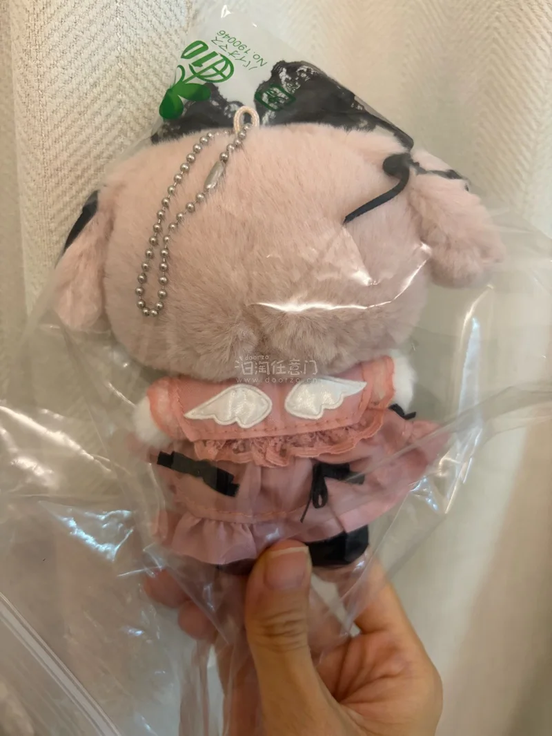 蹲了好久好久终于捕获一只超可爱的地雷一代美美！
脸好小超级萌～刚好卡税线，算下来比国内便宜～主要是超甜脸(♡>?<)/♥  这次走的纸飞机也好快，一周就到了！