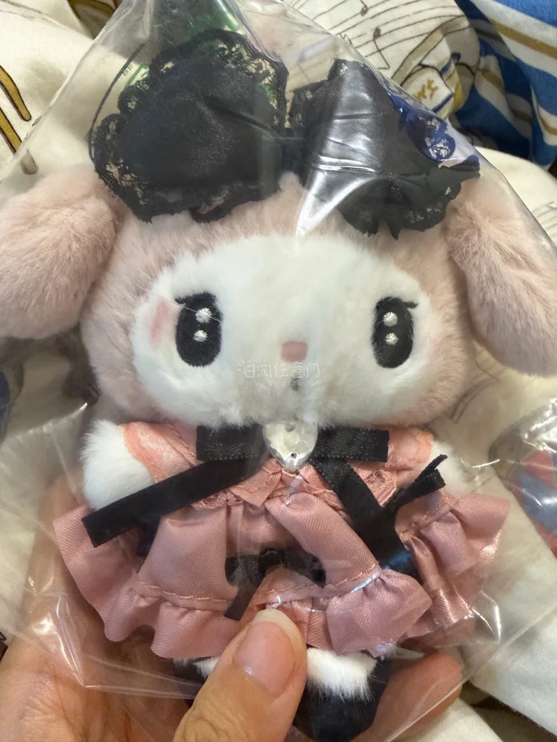 蹲了好久好久终于捕获一只超可爱的地雷一代美美！
脸好小超级萌～刚好卡税线，算下来比国内便宜～主要是超甜脸(♡>?<)/♥  这次走的纸飞机也好快，一周就到了！