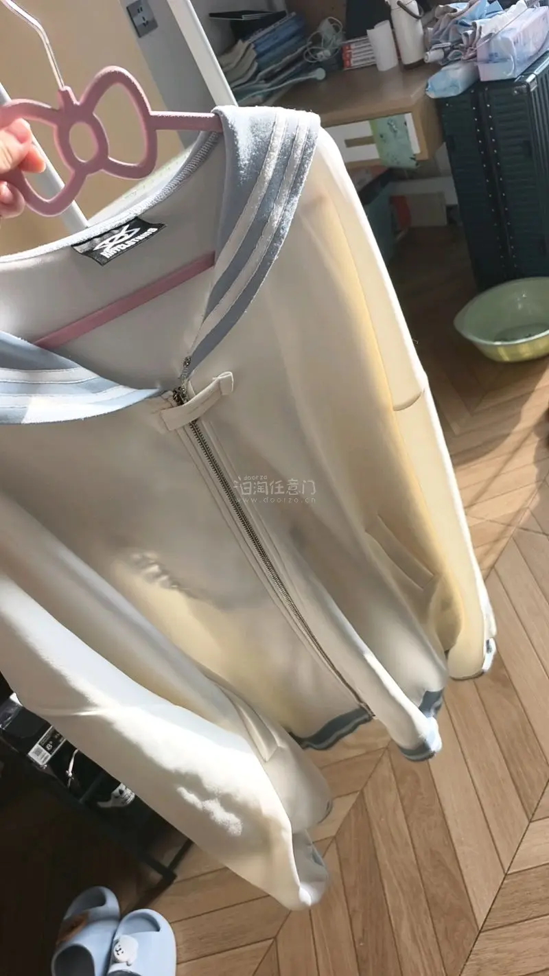 第一次切蕾服，还跟卖家还价了，还价成功后也是马上拍下了，切的很快几乎秒拍秒切，让人很安心。买了额外服务，工作人员很认真核对了衣服，没问题就给我包装了，到手后东西包装很好快递也是尽量给我塞得小箱子减少体积，真的很惊喜，用了积分后邮费也没有那么贵，价格合理。