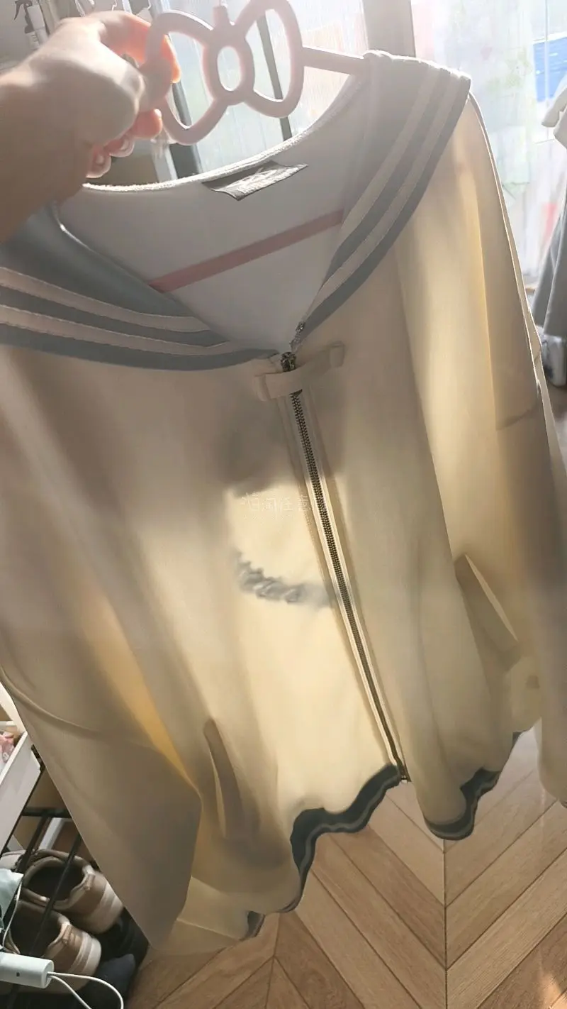 第一次切蕾服，还跟卖家还价了，还价成功后也是马上拍下了，切的很快几乎秒拍秒切，让人很安心。买了额外服务，工作人员很认真核对了衣服，没问题就给我包装了，到手后东西包装很好快递也是尽量给我塞得小箱子减少体积，真的很惊喜，用了积分后邮费也没有那么贵，价格合理。