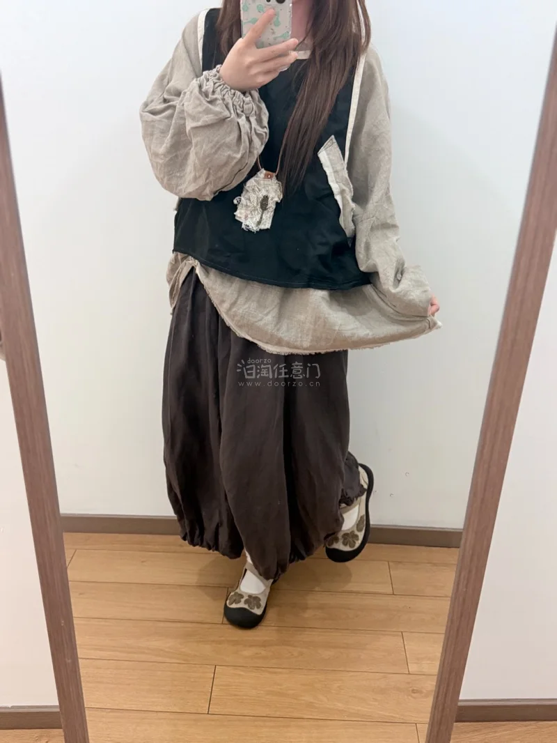 这次买了两条艺术家手作裤子，终于有时间来评价啦，樱花妹发货快而且到仓后合单也比之前快了好多！差不多10天左右就收到啦，里面的衣服也是包装得好好的，棒！自己搭配了一下，浅看嘿嘿