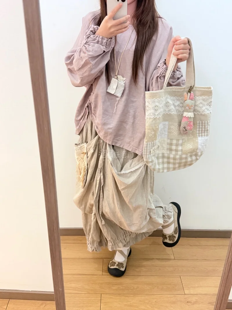 这次买了两条艺术家手作裤子，终于有时间来评价啦，樱花妹发货快而且到仓后合单也比之前快了好多！差不多10天左右就收到啦，里面的衣服也是包装得好好的，棒！自己搭配了一下，浅看嘿嘿