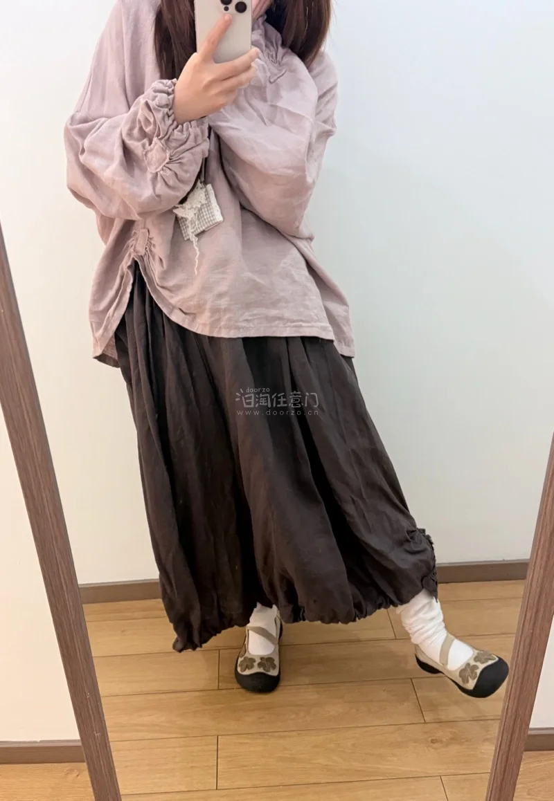 这次买了两条艺术家手作裤子，终于有时间来评价啦，樱花妹发货快而且到仓后合单也比之前快了好多！差不多10天左右就收到啦，里面的衣服也是包装得好好的，棒！自己搭配了一下，浅看嘿嘿