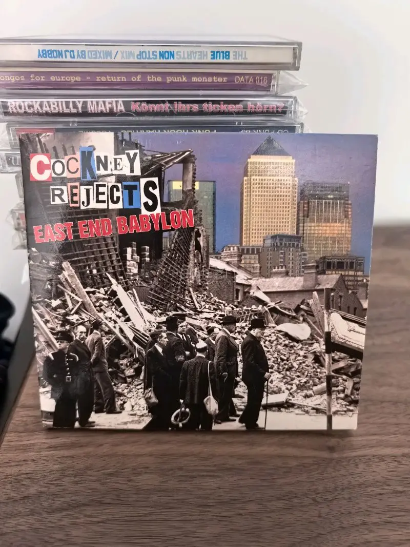 Cockney Rejects比较新的专辑也很好听，还有各种Captain Oi和Anagram的罕见专辑，真好！