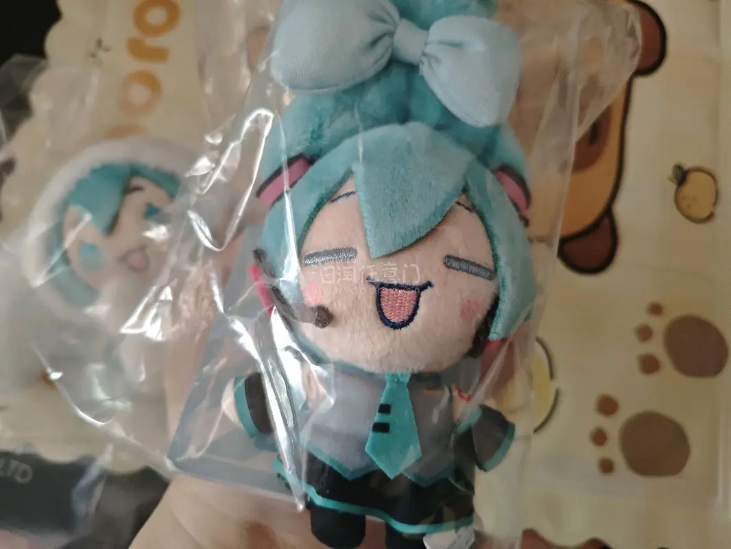 超级萌的联动初音娃娃૮ ៸៸៸º ᗜ º៸៸៸ ა
这次也是超级快的到手，包装完好无损，娃娃完全没有任何问题。
正版全新到手，非常开心的一次购物ദ്ദി˶ｰ̀֊ｰ́ )✧
感谢姬ʚ •͈˽•͈ ིྀɞ