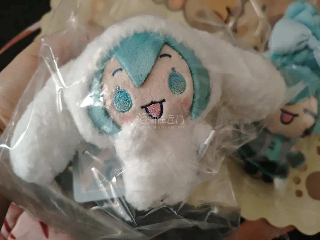 超级萌的联动初音娃娃૮ ៸៸៸º ᗜ º៸៸៸ ა
这次也是超级快的到手，包装完好无损，娃娃完全没有任何问题。
正版全新到手，非常开心的一次购物ദ്ദി˶ｰ̀֊ｰ́ )✧
感谢姬ʚ •͈˽•͈ ིྀɞ