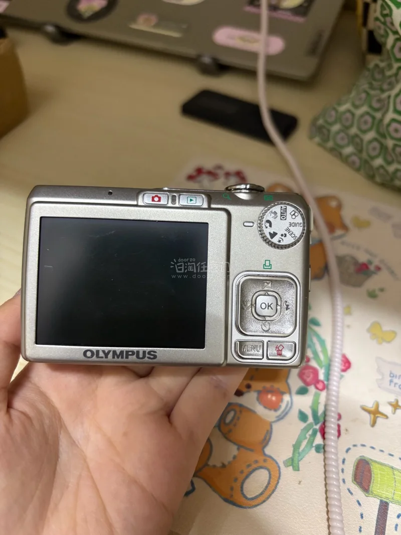 切的是一台奥林巴斯的ccd和富士拍立得！依旧选的是EMS物流！效率非常高！速度很快！！十分推荐！！！