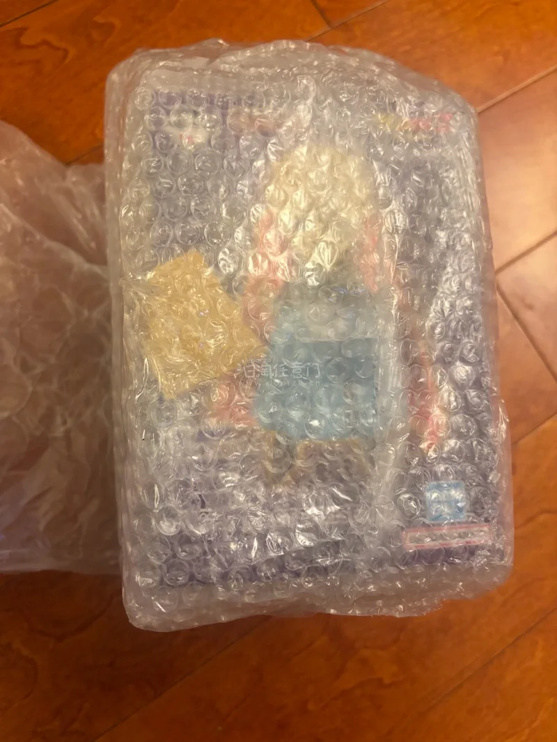 这是龙珠一番赏 超级赛亚人决战系列的两大反派人物
那美克星篇章的最终形态弗利萨 
布欧篇章的魔法师巴比迪 
竹蜻蜓的打包很给力 很满意