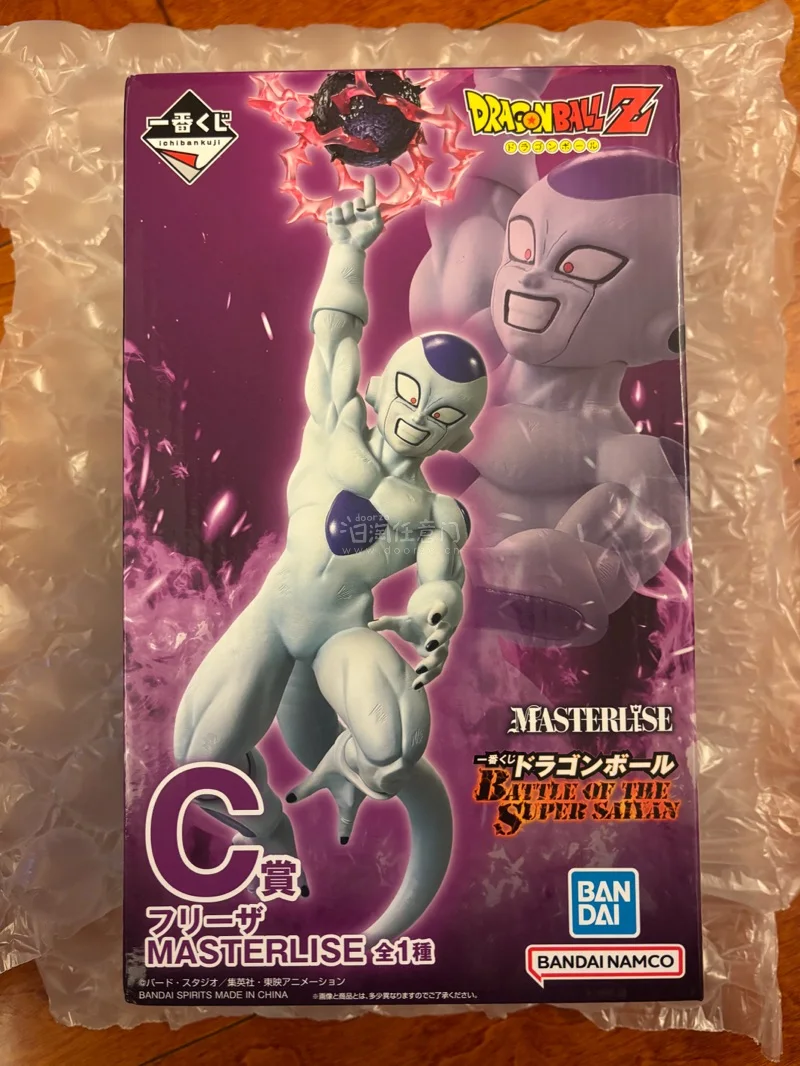 这是龙珠一番赏 超级赛亚人决战系列的两大反派人物
那美克星篇章的最终形态弗利萨 
布欧篇章的魔法师巴比迪 
竹蜻蜓的打包很给力 很满意