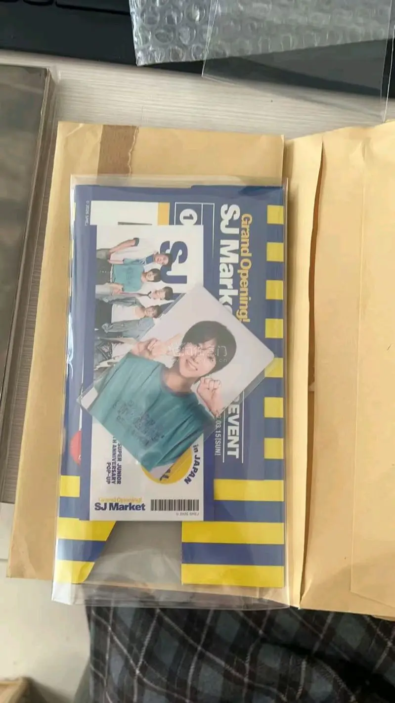 收到货的速度很快，包装也非常好。
云是这本maps杂志我在全网蹲了好久终于蹲到了，红衣云非常非常绝。
ss10日本里最喜欢的就是比耶云，绝赞！