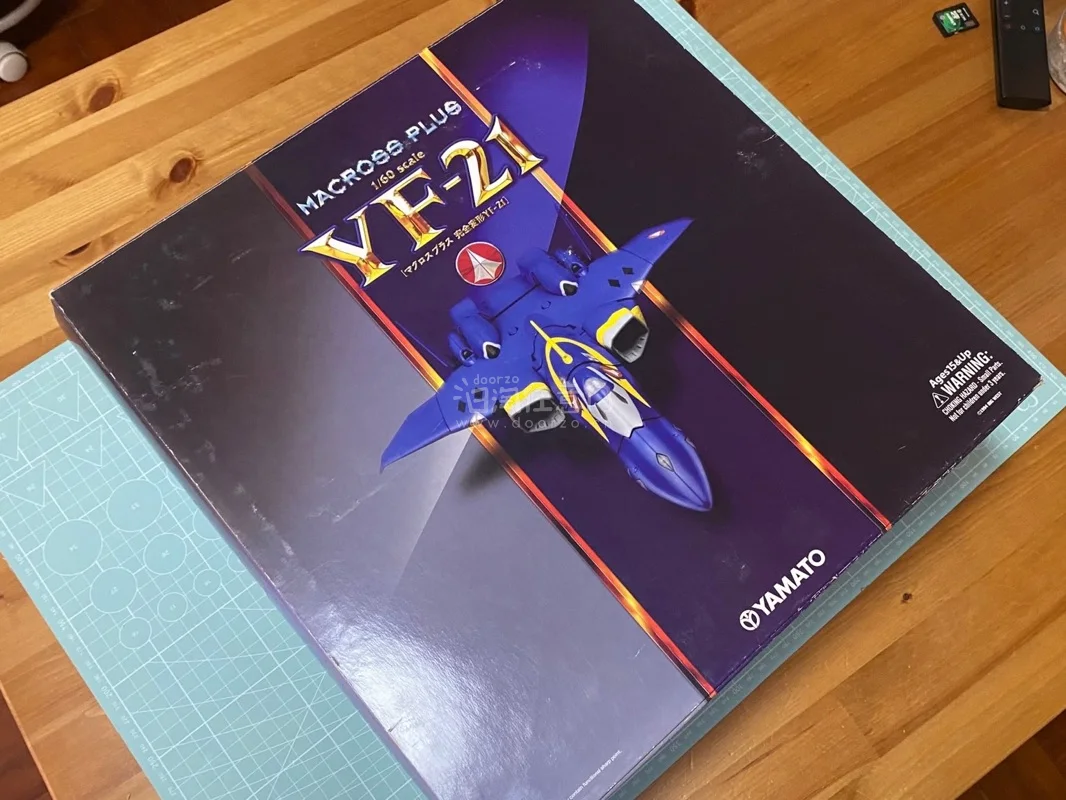 终于盼到了！拆开严实的包装，这款《超时空要塞Plus》1/60模型完美无瑕。漆面光洁，关节紧实，每一处细节都让我激动不已，这就是梦寐以求的完美藏品！