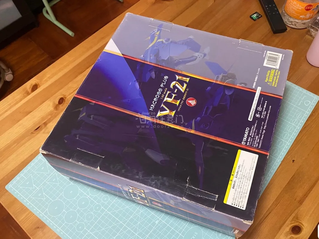 终于盼到了！拆开严实的包装，这款《超时空要塞Plus》1/60模型完美无瑕。漆面光洁，关节紧实，每一处细节都让我激动不已，这就是梦寐以求的完美藏品！