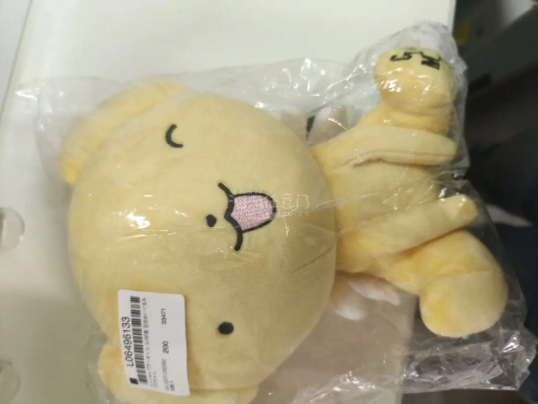 这次买了Clamp展的小可毛绒娃娃，打开时那一瞬间，特别惊喜，好大的个头，特别可爱，全新有吊牌？价格非常棒！充棉很扎实，质量很好，身体有珠珠，可以承重坐稳。还有我的哈利波特熊，其实买了好几个了，特别喜欢，脚底有H刺绣，绒绒的长毛，可爱极了。400g的包裹，使用了积分...