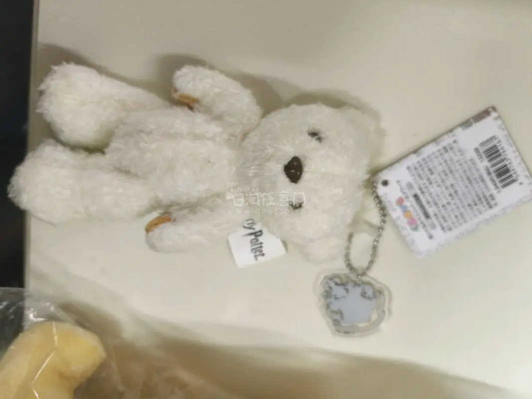 这次买了Clamp展的小可毛绒娃娃，打开时那一瞬间，特别惊喜，好大的个头，特别可爱，全新有吊牌？价格非常棒！充棉很扎实，质量很好，身体有珠珠，可以承重坐稳。还有我的哈利波特熊，其实买了好几个了，特别喜欢，脚底有H刺绣，绒绒的长毛，可爱极了。400g的包裹，使用了积分...