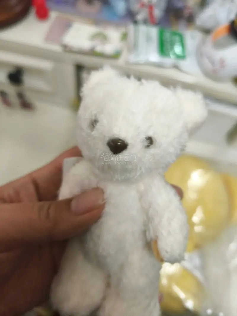 这次买了Clamp展的小可毛绒娃娃，打开时那一瞬间，特别惊喜，好大的个头，特别可爱，全新有吊牌？价格非常棒！充棉很扎实，质量很好，身体有珠珠，可以承重坐稳。还有我的哈利波特熊，其实买了好几个了，特别喜欢，脚底有H刺绣，绒绒的长毛，可爱极了。400g的包裹，使用了积分...