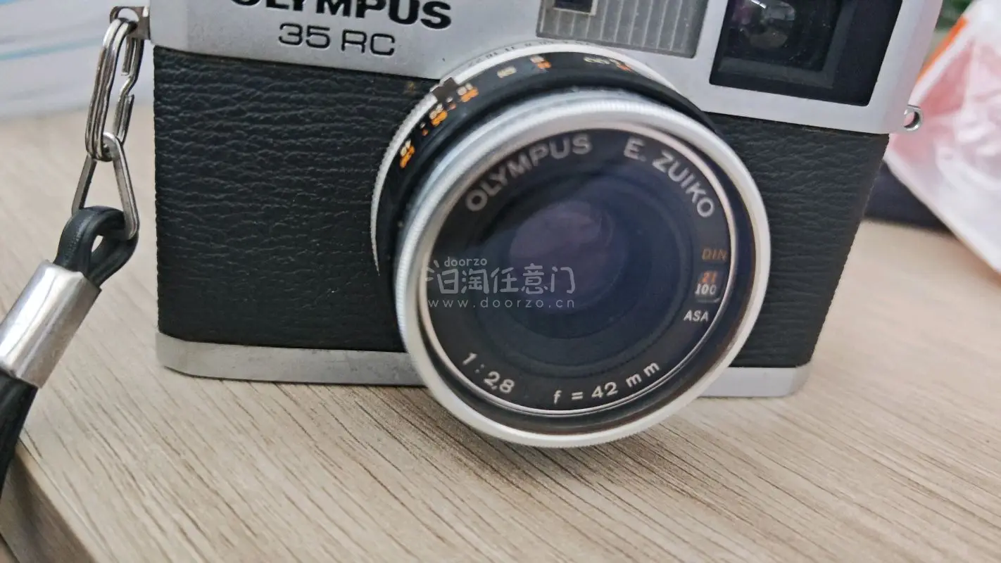 这次海淘入手的相机整体很满意，成色比预期要好，功能正常，操作手感也很舒服。物流和清关比想象中顺利，包装严实没有磕碰，性价比很高，用起来很舒心，整体体验很不错。