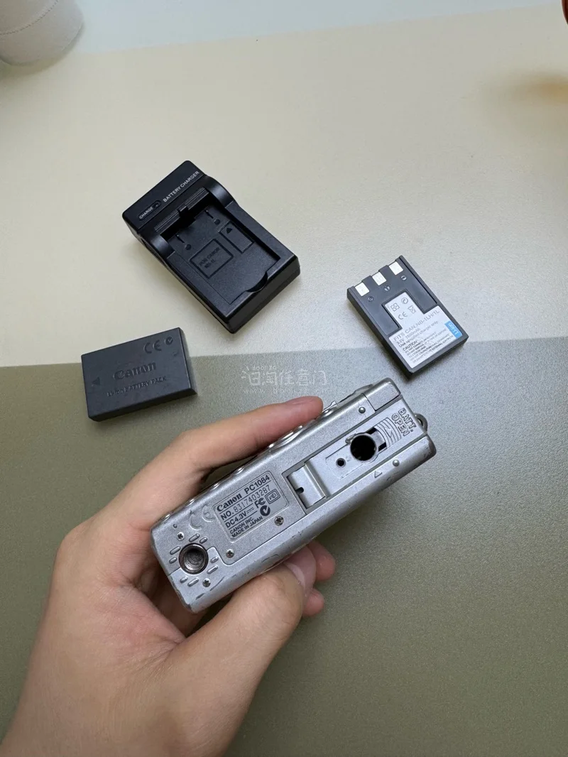 在挖煤姬入的相机，成色与描述一致，功能完好。包装扎实防摔，物流顺畅，下单便捷，日淘相机很靠谱，下次还会回购！