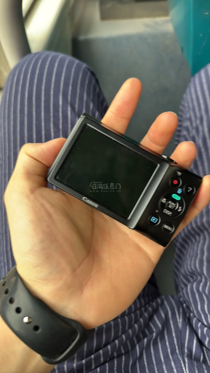 在挖煤姬入的相机，成色与描述一致，功能完好。包装扎实防摔，物流顺畅，下单便捷，日淘相机很靠谱，下次还会回购！