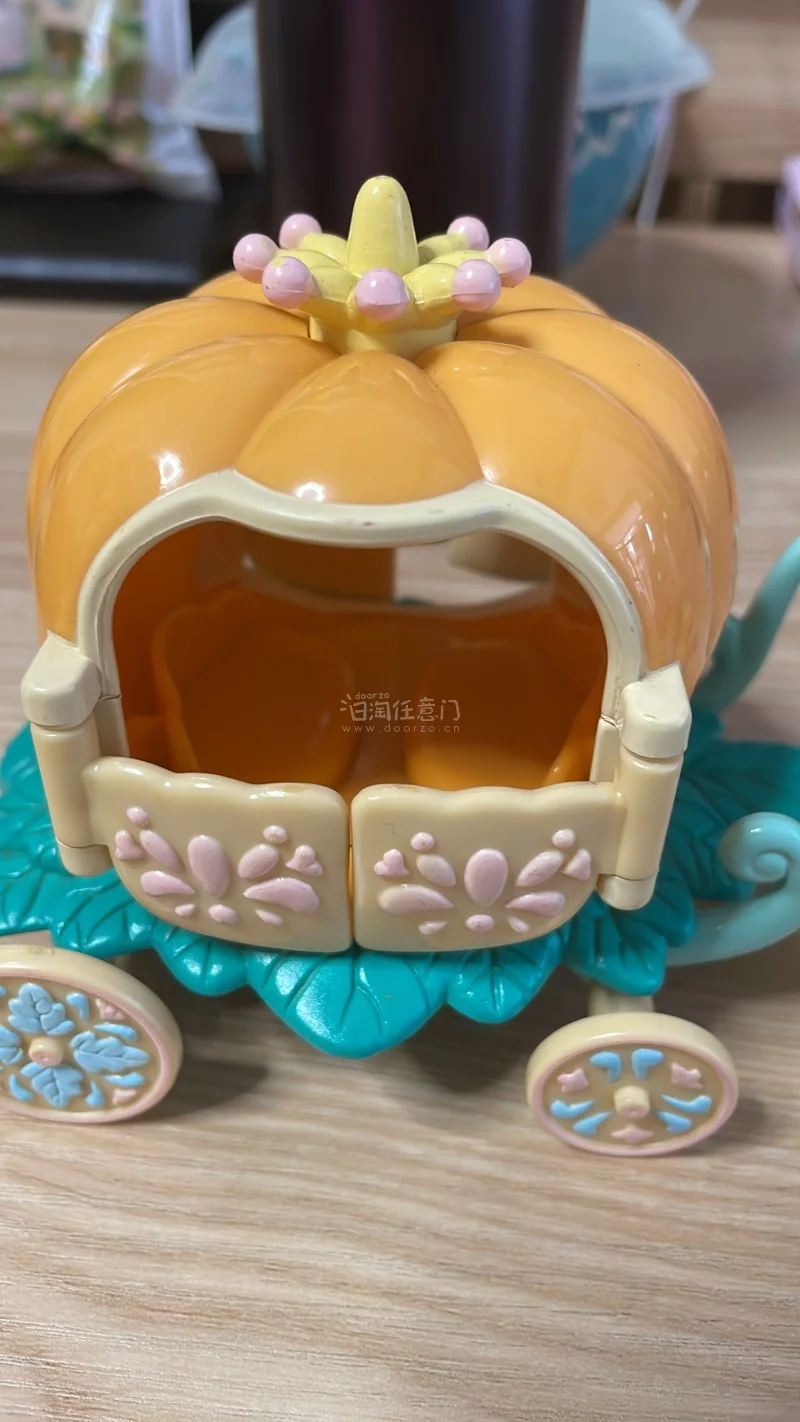 两箱EMS同时发出，一箱收到了，一箱又被扣住补充申报，最近频繁被扣住，也是挺讨厌的。这箱有玩具，还有书，不重，所以海关没扣住，那箱有11斤多，都是书，估计目标太大了吧。