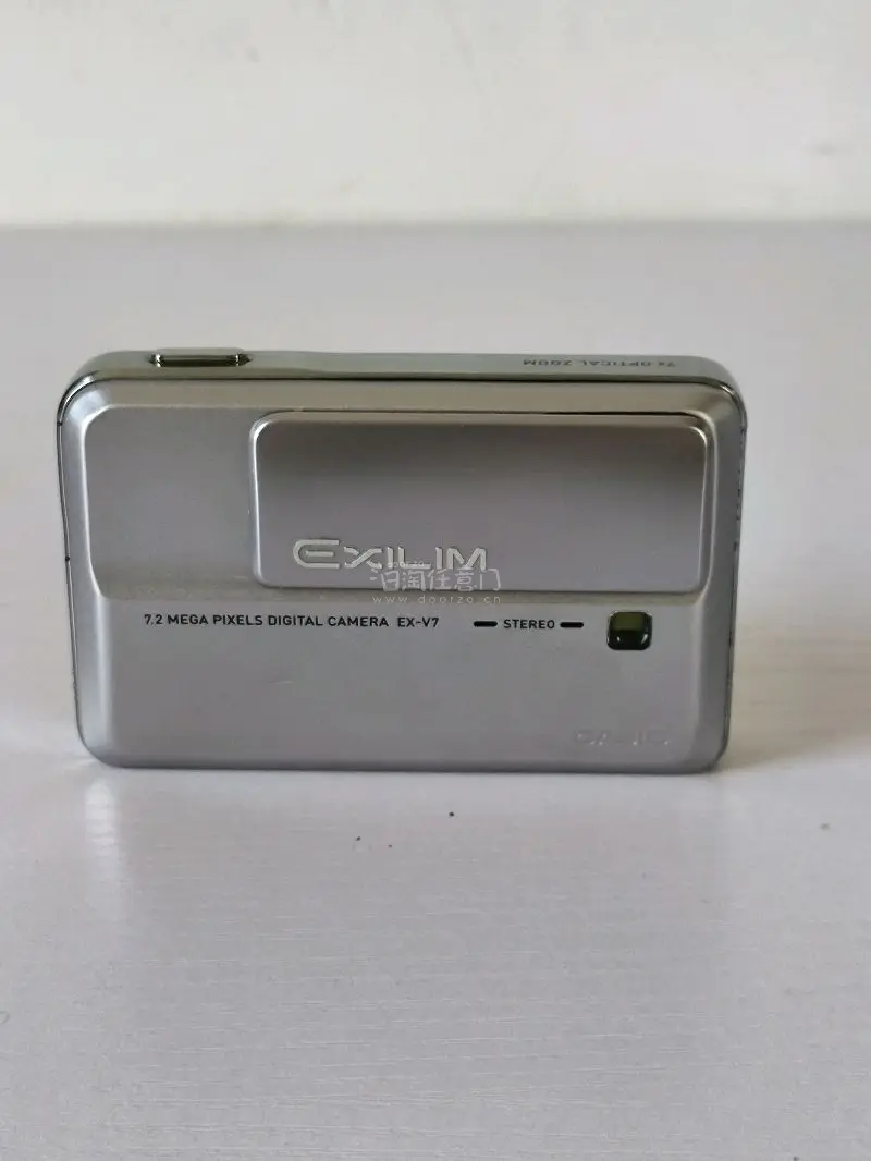 挖煤姬4月开箱，日淘CCD安全下车。我的春日踏春必备相机
终于等到挖煤姬4月包裹开箱！这次成功入手三台复古CCD，分别是富士F410、卡西欧V7和奥林巴斯u40，妥妥为春日踏春准备的拍照神器。
富士F410成色很新，还附赠电池和充电器，滑动开机的设计复古又有质感，拍...