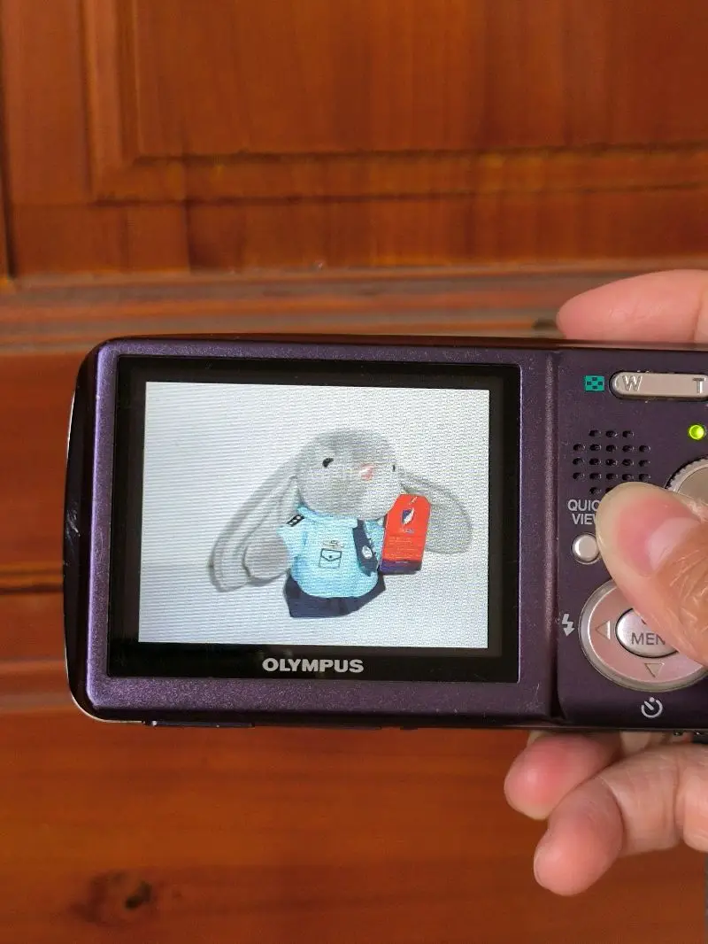 挖煤姬4月开箱，日淘CCD安全下车。我的春日踏春必备相机
终于等到挖煤姬4月包裹开箱！这次成功入手三台复古CCD，分别是富士F410、卡西欧V7和奥林巴斯u40，妥妥为春日踏春准备的拍照神器。
富士F410成色很新，还附赠电池和充电器，滑动开机的设计复古又有质感，拍...