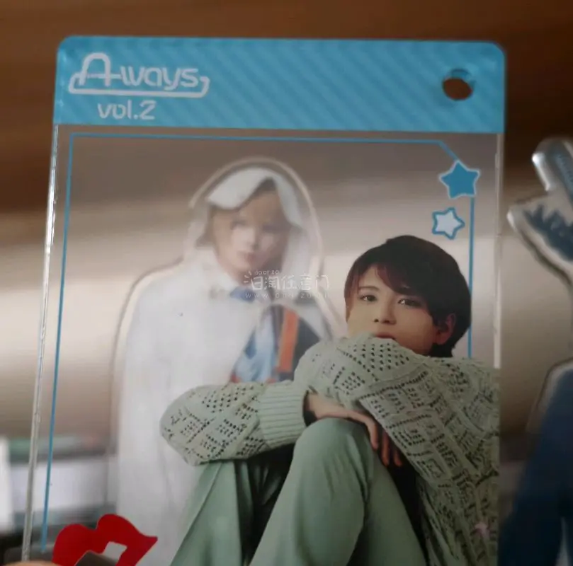 这个月的煤和骏到了！终于凑齐夜半组全员的杯垫了强迫症好开心……
抱手娃竟然连标签都还在有点震惊，也是捡到好的了