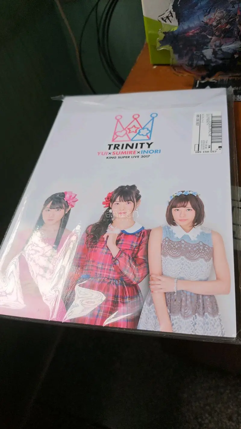 习惯了已经，这次水濑祈的都一次收齐了，这个雅虎拍卖的，徽章贺卡生日卡都有了一直到今年，册子依旧没受损