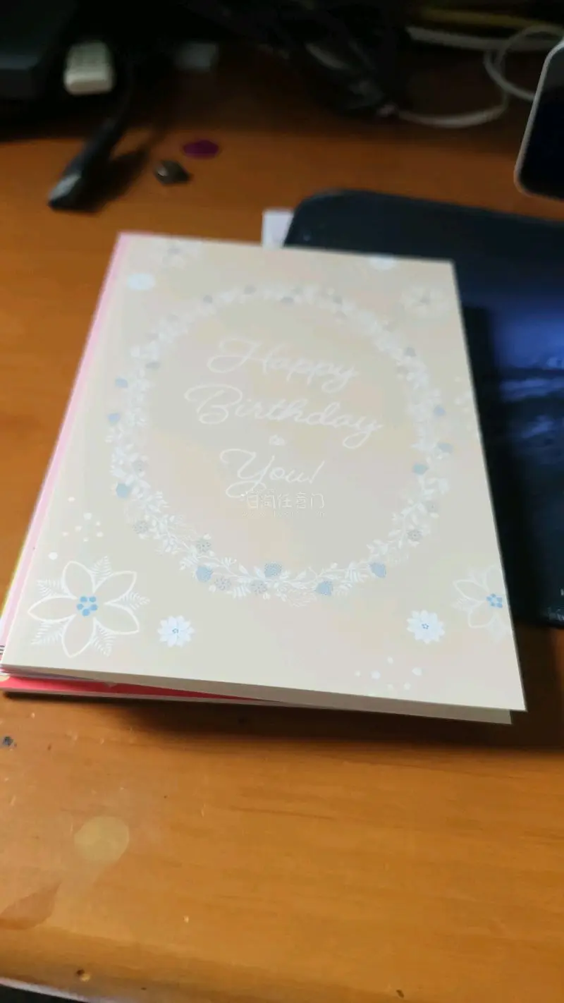 习惯了已经，这次水濑祈的都一次收齐了，这个雅虎拍卖的，徽章贺卡生日卡都有了一直到今年，册子依旧没受损