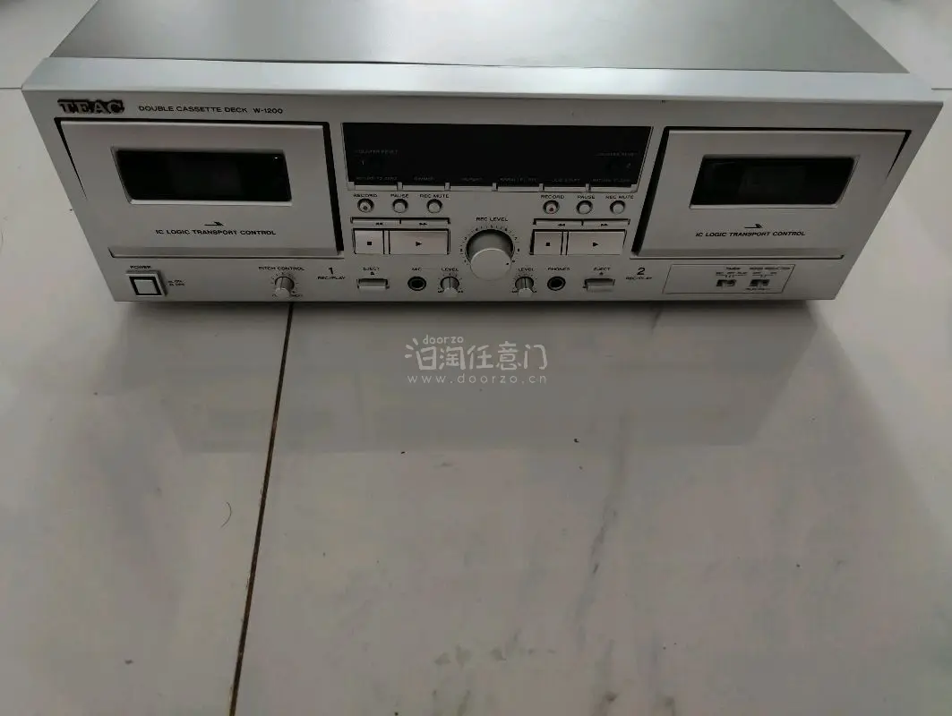 在挖煤姬用煤炉拍卖功能切了一台teac的W-1200卡座，机器很美丽。挖煤姬煤炉竞拍功能很方便，切得很快，成功拍下了商品。打包得也很好，物品没有任何损坏。挖煤姬有翻译功能页面也简洁，操作方便，搜索功能也很好用，总之是很好的购物体验。