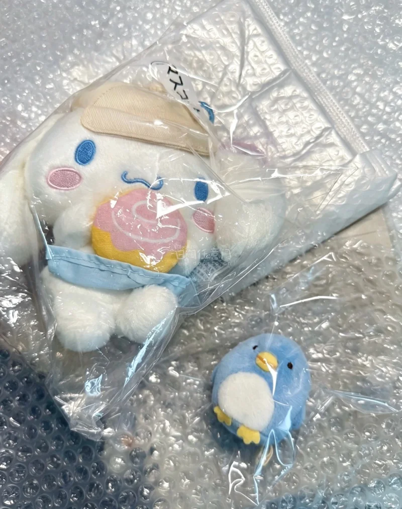 购物体验超棒！包裹包装严实，泡沫袋与塑封双重保护，周边和玩偶完好无损，没有瑕疵与磕碰。卖家包装细心还附赠暖心小纸条，细节满满。商品成色很新，品相超出预期，发货与物流速度都很稳定，整体购物过程顺畅舒心，体验感满分，非常满意，会持续回购～