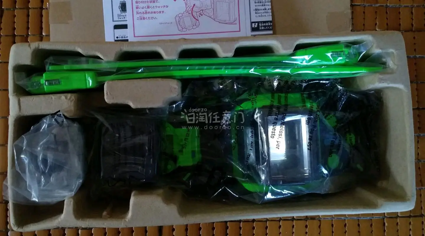 这次依旧是参加拍卖好价蹲到的，直接以拍卖底价购入假面骑士时王三骑woz的全新dx腰带，时王已经过去八年这腰带现在很少见有全新的了。