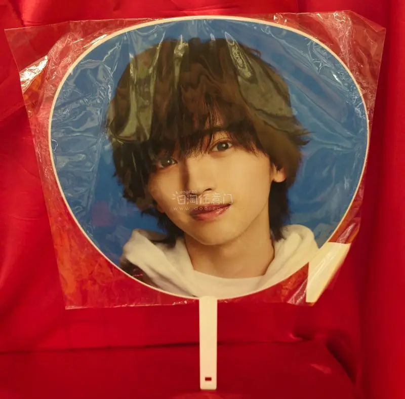 在任意门切浪花男子现场烧普，平台免费合单不用额外花钱。对比后选择竹蜻蜓专线，中文界面操作很方便，支付宝就能直接付款。入库实拍清晰，打包轻柔不挤压纸片，清关也不用自己操心，一周多就能签收，补谷体验很舒服。