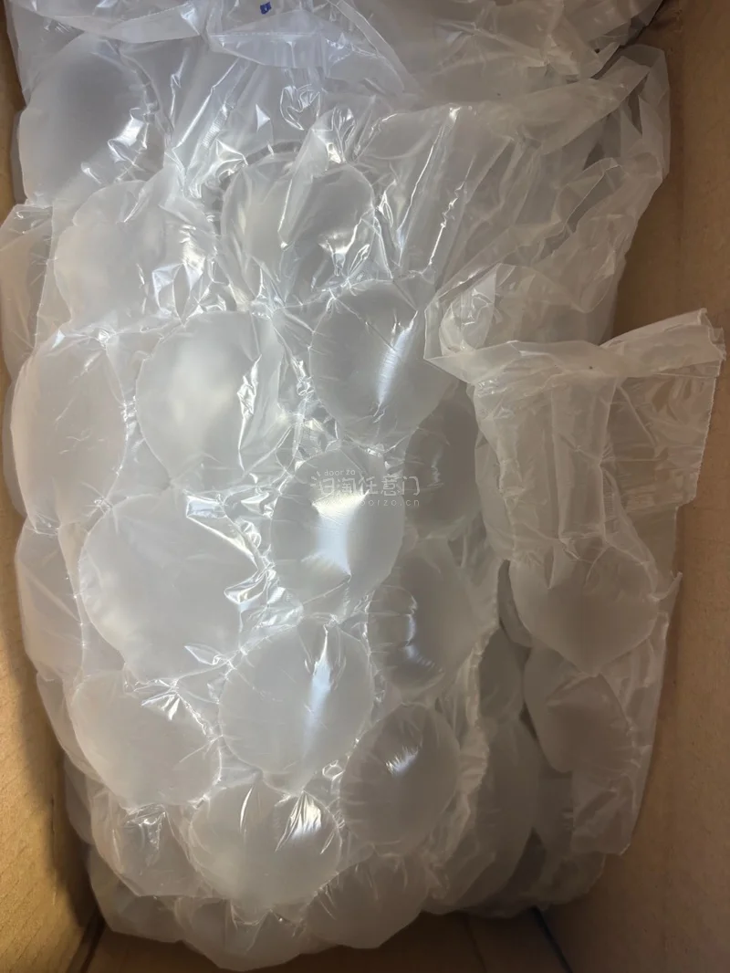 龟甲真宗的五周年吧唧真的太貌美了！卖家的品相描述完全没虚标，吧唧全新无瑕，每个都用保护袋包好了。挖煤姬的打包也很靠谱，还额外套了气泡膜，到手的时候连运输压痕都没有，全程体验超安心，强烈推荐！