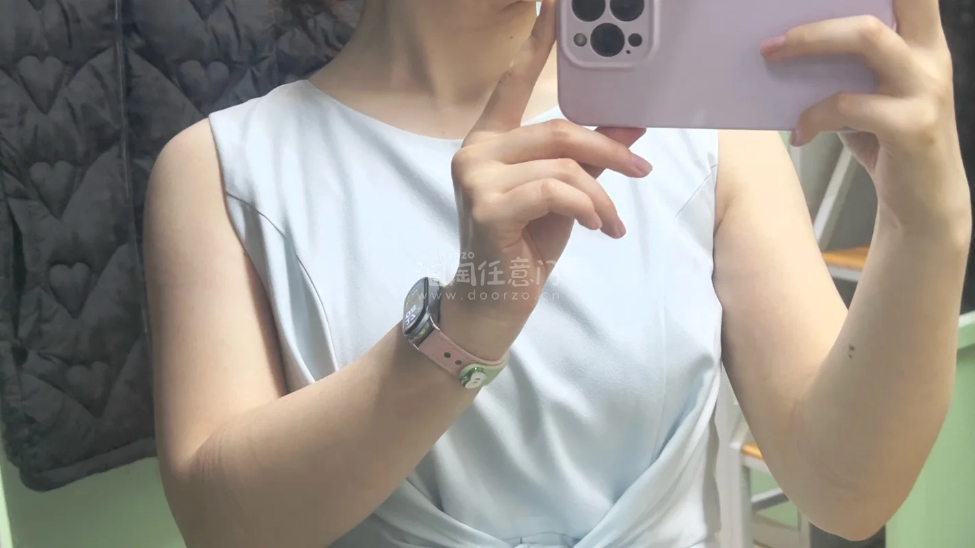 连衣裙成色很新，有一件还带吊牌，价格超划算，面料手感好，做工也很细致，竹蜻蜓快递速度还可以，日淘很方便