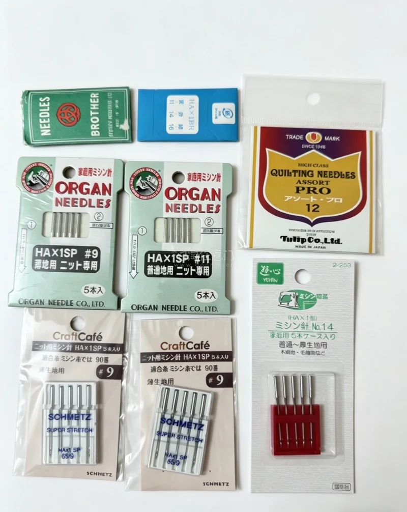 因为急用机针，所以第一次走邮政EPL空运路线，发货快物流也快，7天就拿到手了，选的箱子是刚刚好的，摆放得特别整齐，强迫症表示非常舒适。
这是兄弟3针机的嵌花机头，日拍上捡漏的，非常喜欢挖煤姬的日拍，出价迅速又丝滑，体验很好。