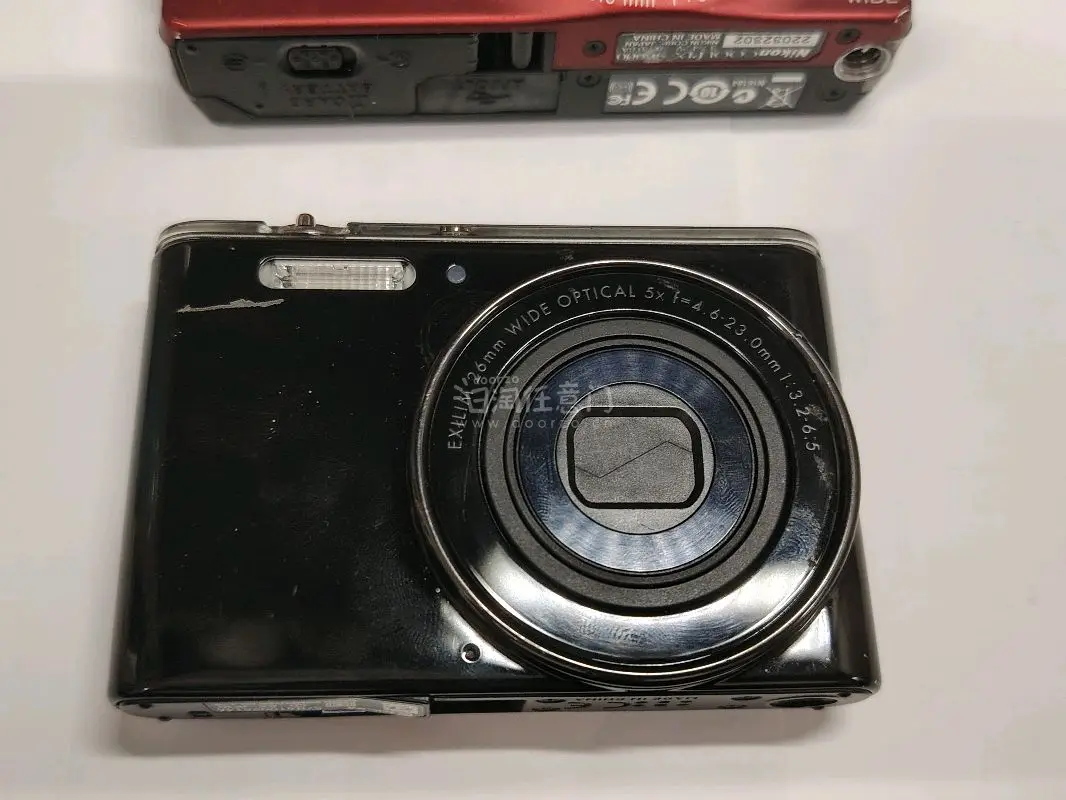 在挖煤姬到宝了！春日踏春的拍照快乐，是挖煤姬淘来的两台CCD给的！ 今年春天的出行，我带了两台从挖煤姬淘来的老相机——尼康S6000和卡西欧JE10，简直是为春日量身定做的宝藏单品！
  尼康S6000：氛围感复古担当 这台1420万像素的CCD卡片机，自带4倍光学...