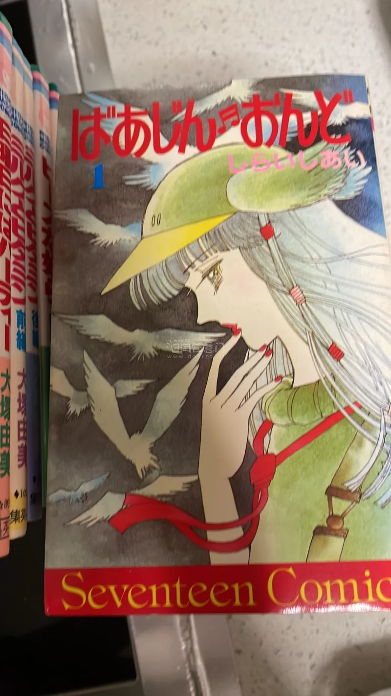 今天收到的一箱书，是我自己线下去邮局自提的，3点半提交，3点45分都捧着书走出邮局了，流程很快。这箱全是书，森家的日历书，少女漫画还有绘本。