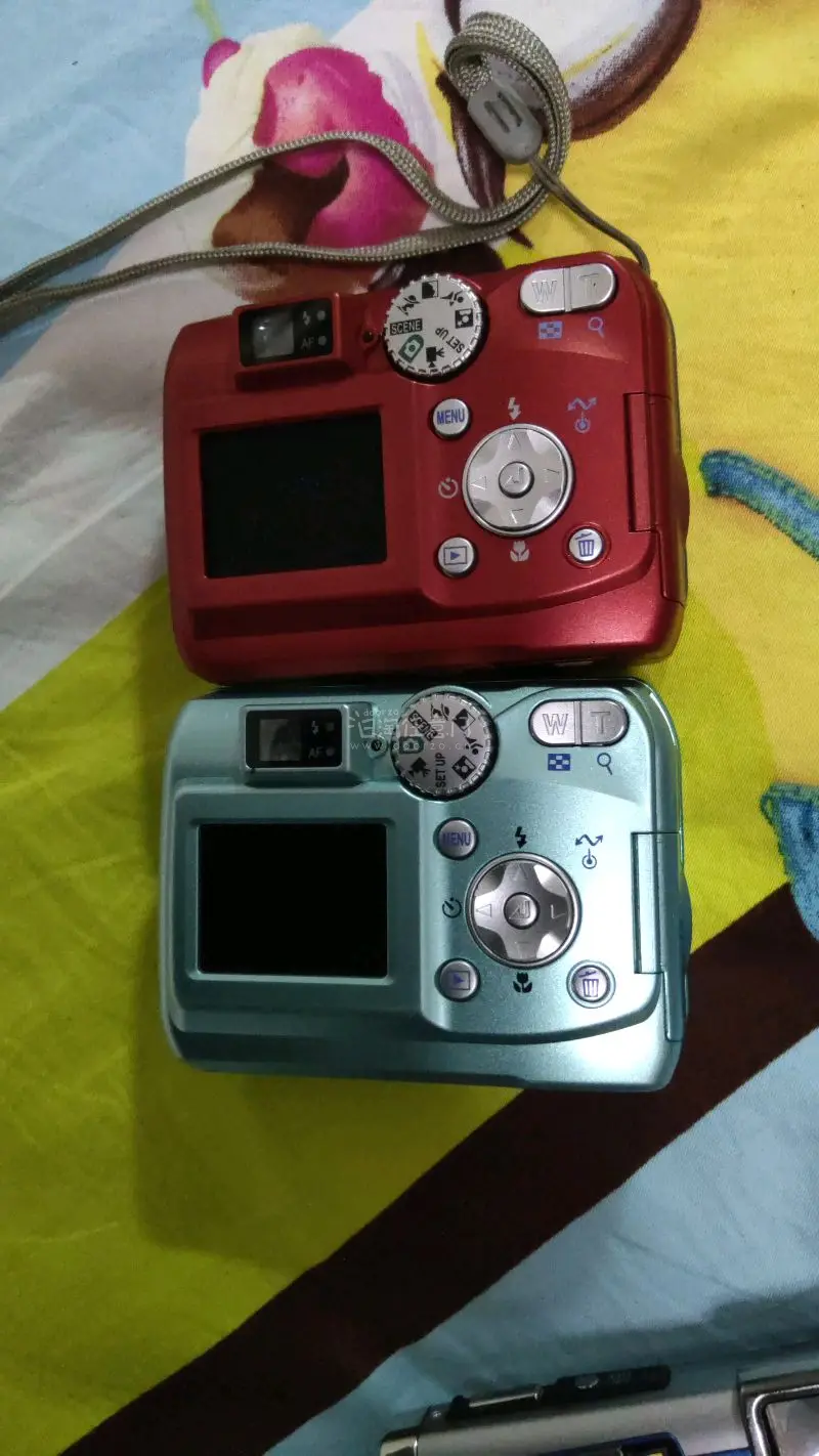 去年在wmj买的ccd相机，色彩鲜艳，十分小巧。用五号电池，自己给它准备了一个内存卡。从下单到收货，wmj平台很负责任，对于物品的保护也很到位，祝愿越来越好！