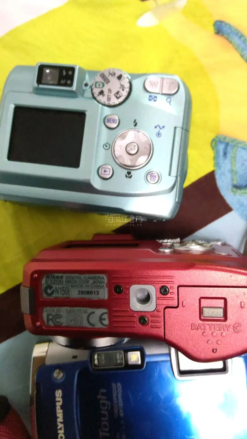 去年在wmj买的ccd相机，色彩鲜艳，十分小巧。用五号电池，自己给它准备了一个内存卡。从下单到收货，wmj平台很负责任，对于物品的保护也很到位，祝愿越来越好！