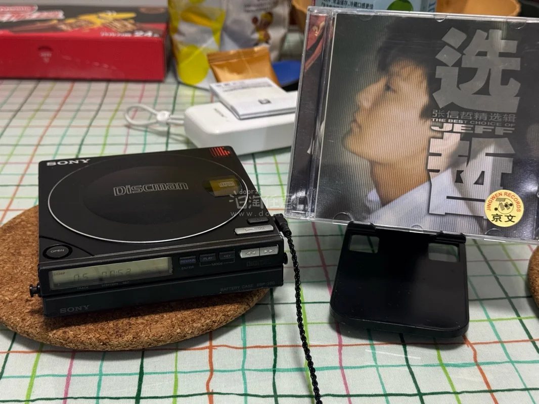 在挖煤姬入手的随身听太满意了！商品成色和详情描述完全一致，无瑕疵，功能正常音质很好。打包特别严实，物流速度也比预想快，全程物流可查，客服回复及时有耐心，海淘放心又省心，强烈推荐！