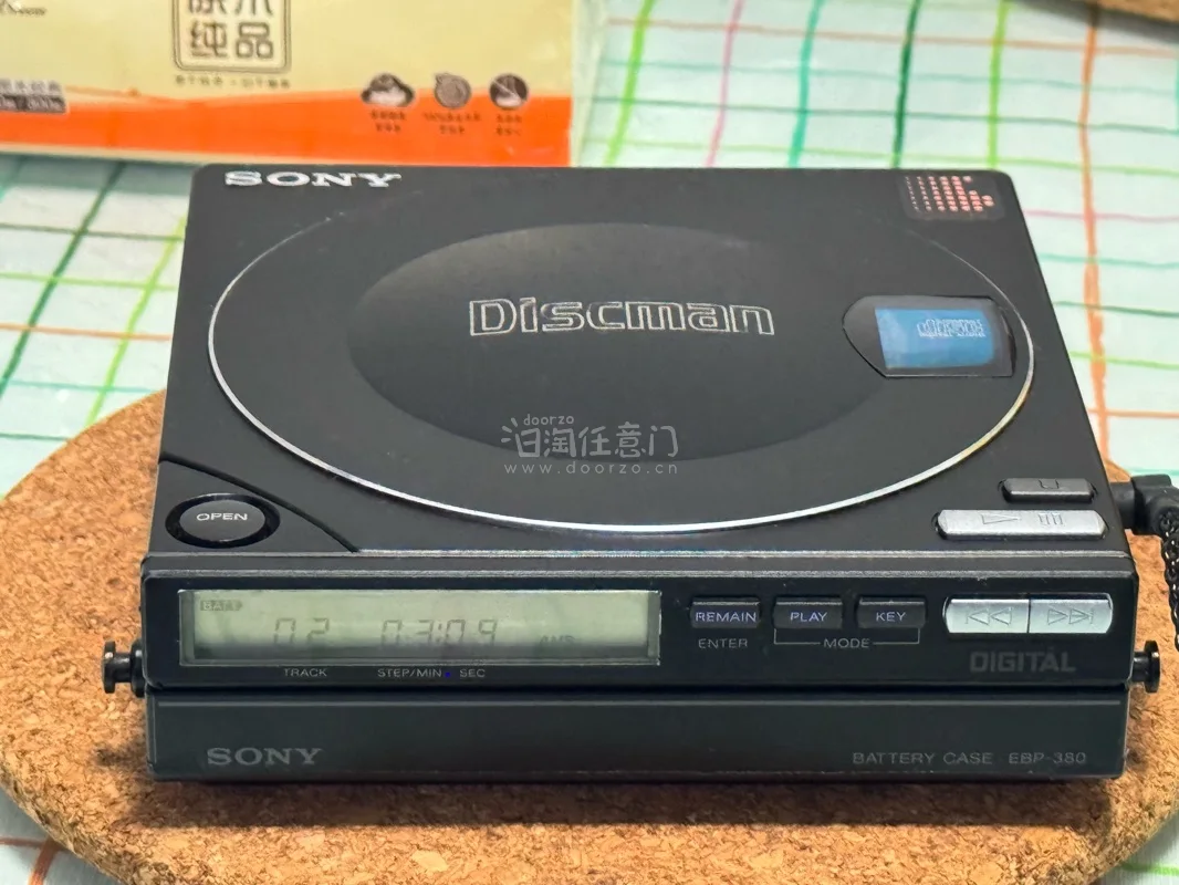 在挖煤姬入手的随身听太满意了！商品成色和详情描述完全一致，无瑕疵，功能正常音质很好。打包特别严实，物流速度也比预想快，全程物流可查，客服回复及时有耐心，海淘放心又省心，强烈推荐！