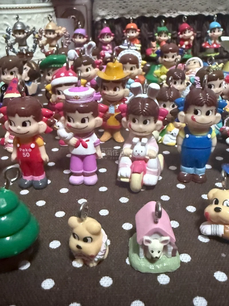 这次在挖煤姬挖到的不二家牛奶妹中古铃铛挂件，直接把踏春氛围感拉满。每只Peko酱都有专属造型，细节满满，是独有的温柔质感！最戳我的是，好几只都藏着铃铛，轻轻一晃，就是音色各不相同的清脆声响，走在风里，每一步都带着春天的旋律～挖煤姬打包超稳，到手成色完好无损，铃铛音色...
